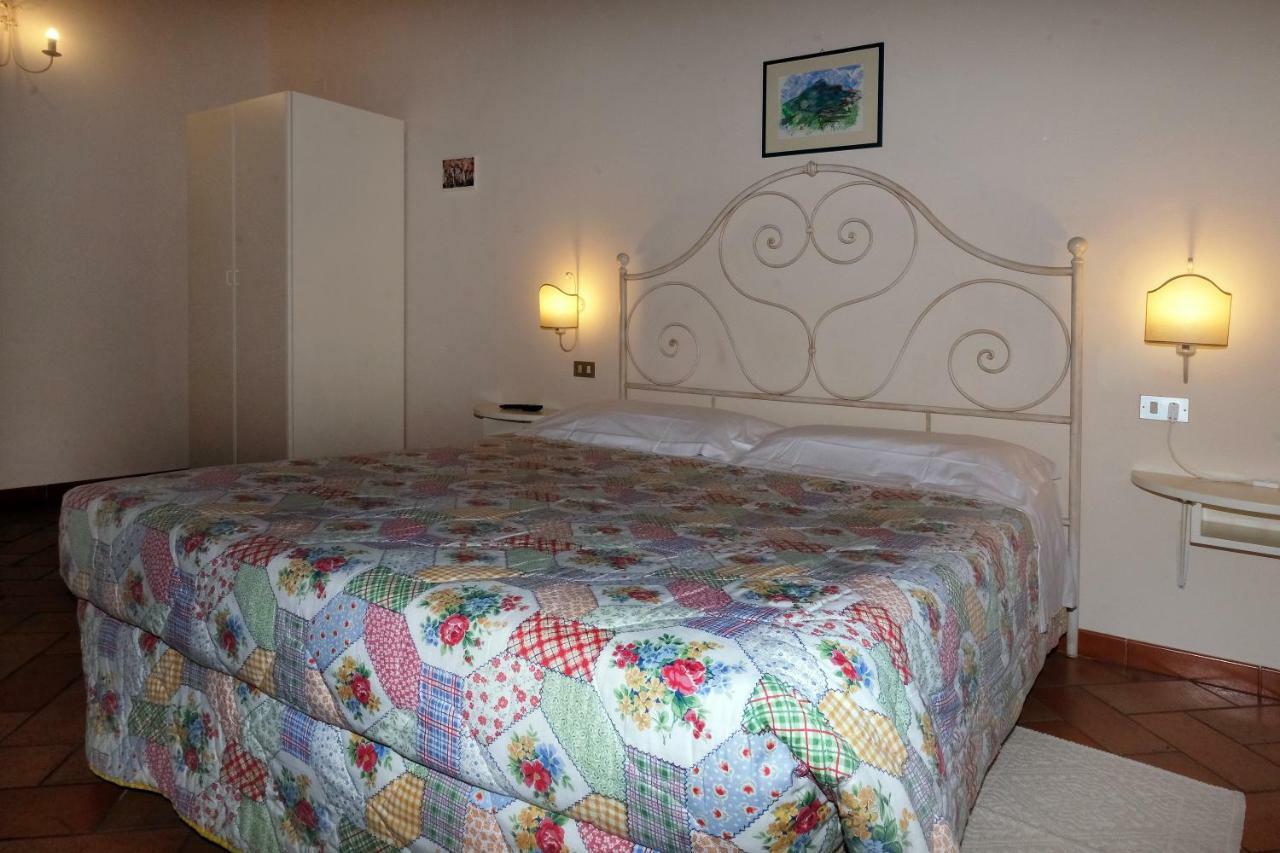 Oliviera Camere Pienza Bagian luar foto